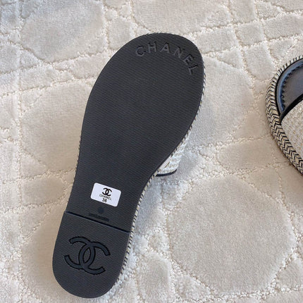 PLATFORM SLIPPERS IN WHITE WOOL AND BLACK LAMBSKIN