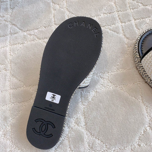 PLATFORM SLIPPERS IN WHITE WOOL AND BLACK LAMBSKIN