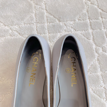 PUMP ROUNG TOE IN SLATE GREY MIX BLACK SHEEPSKIN