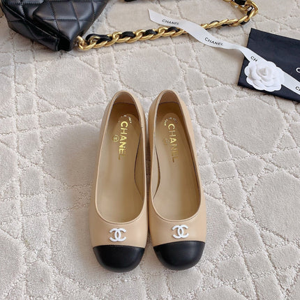 PUMP ROUNG TOE IN BEIGE CREAM MIX BLACK SHEEPSKIN