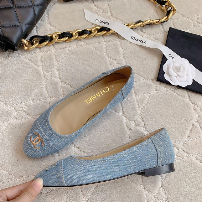 BALLET FLATS IN LIGHT BLUE DENIM