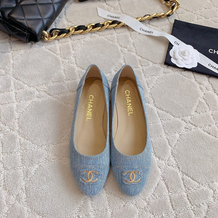 BALLET FLATS IN LIGHT BLUE DENIM