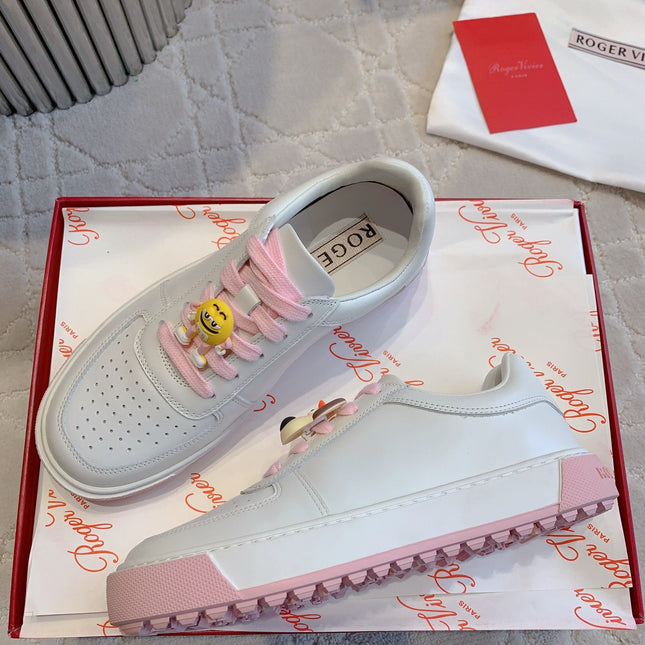 VIV' SKATE WHITE LEATHER SNEAKERS WITH PINK LACES AND CARTOON CHARMS