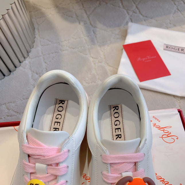 VIV' SKATE WHITE LEATHER SNEAKERS WITH PINK LACES AND CARTOON CHARMS