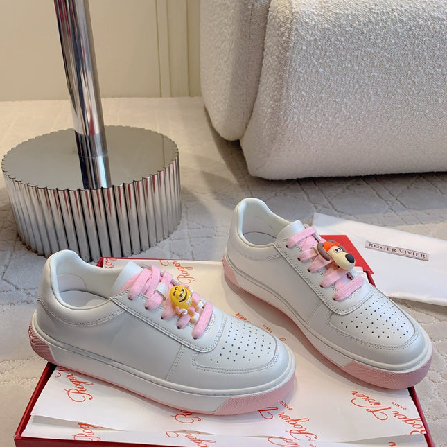 VIV' SKATE WHITE LEATHER SNEAKERS WITH PINK LACES AND CARTOON CHARMS