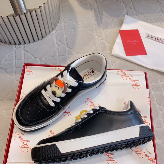 VIV' SKATE SNEAKERS IN BLACK CALFSKIN CARTOON CHARMS