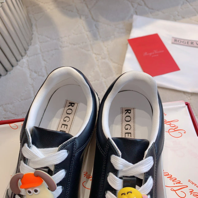 VIV' SKATE SNEAKERS IN BLACK CALFSKIN CARTOON CHARMS