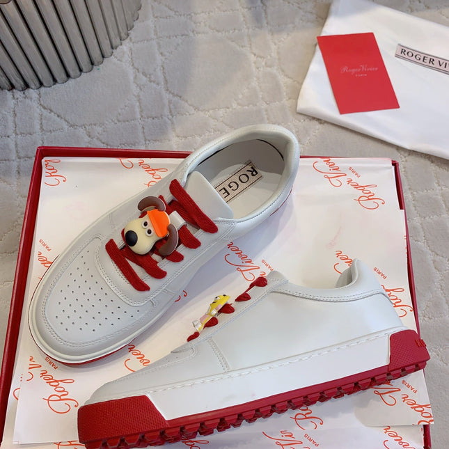 VIV' SKATE WHITE LEATHER SNEAKERS WITH RED LACES AND CARTOON CHARMS