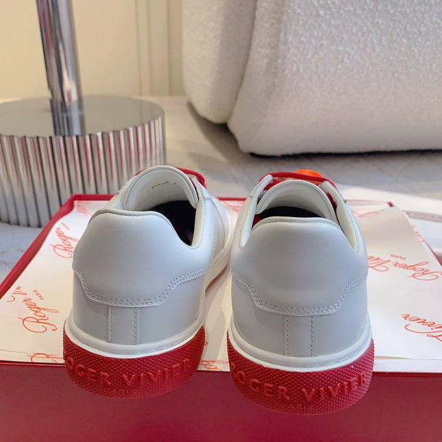 VIV' SKATE WHITE LEATHER SNEAKERS WITH RED LACES AND CARTOON CHARMS