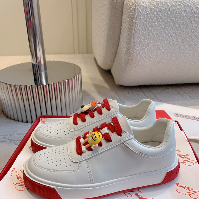 VIV' SKATE WHITE LEATHER SNEAKERS WITH RED LACES AND CARTOON CHARMS