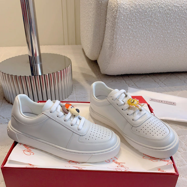 VIV' SKATE SNEAKERS IN WHITE CALFSKIN WITH CARTOON CHARM LACES