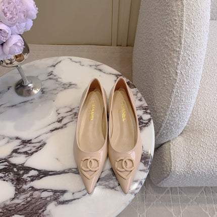 FLAT PUMP 2 CM IN BEIGE CREAM PATENT CALFSKIN