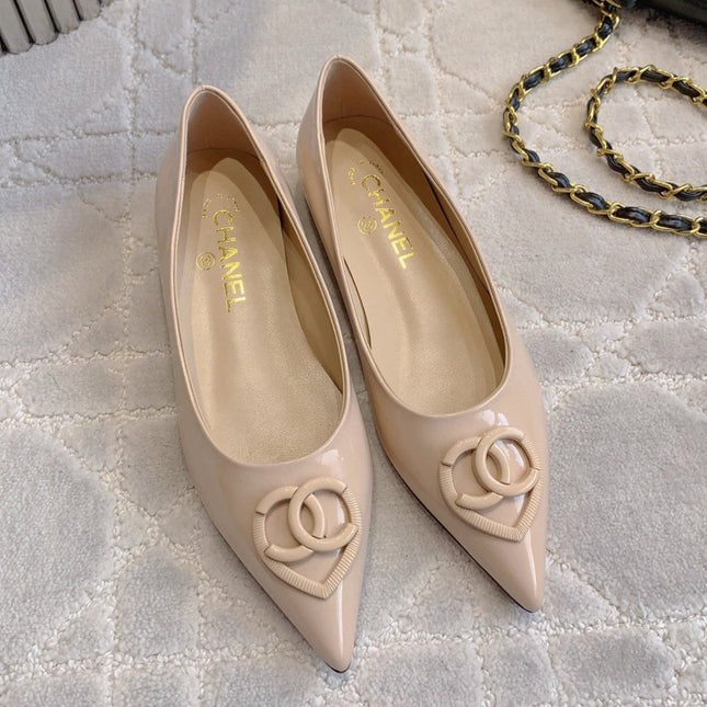 FLAT PUMP 2 CM IN BEIGE CREAM PATENT CALFSKIN