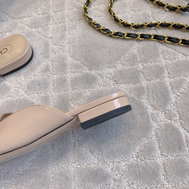 FLAT MULE 2 CM IN BEIGE CREAM PATENT CALFSKIN