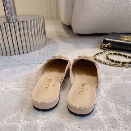 FLAT MULE 2 CM IN BEIGE CREAM PATENT CALFSKIN