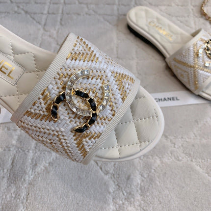 FLAT SANDALS LOGO STONE AND CHAIN IN WHITE LAMBSKIN WITH RAFFIA