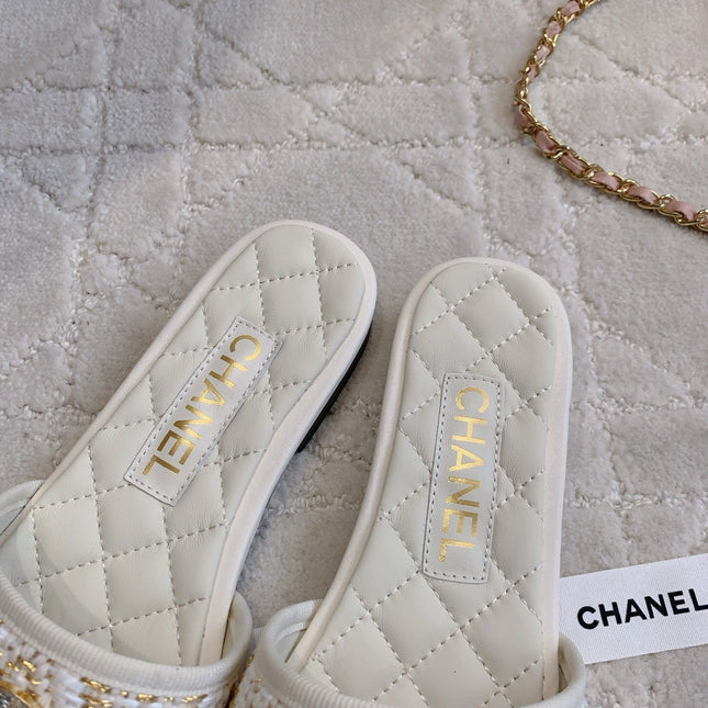 FLAT SANDALS LOGO STONE AND CHAIN IN WHITE LAMBSKIN WITH RAFFIA