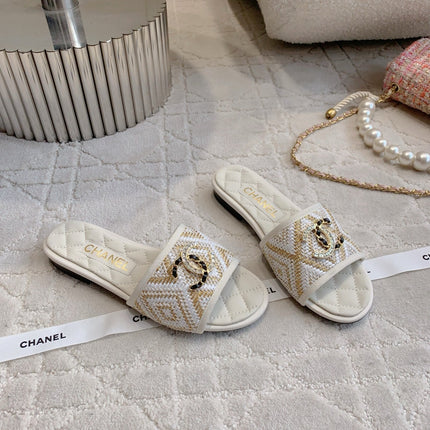 FLAT SANDALS LOGO STONE AND CHAIN IN WHITE LAMBSKIN WITH RAFFIA