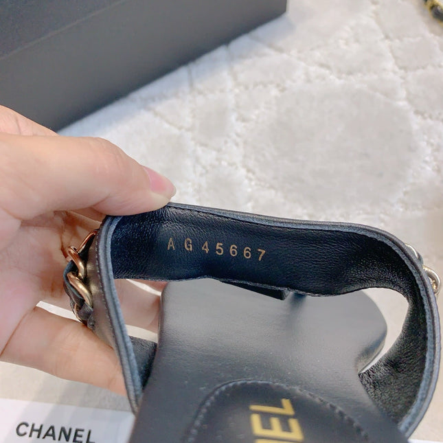 CC THONG SLIPPERS IN BLACK LAMBSKIN MIX CHAIN