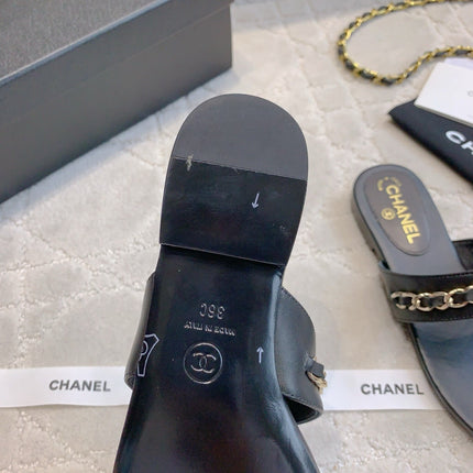 CC THONG SLIPPERS IN BLACK LAMBSKIN MIX CHAIN