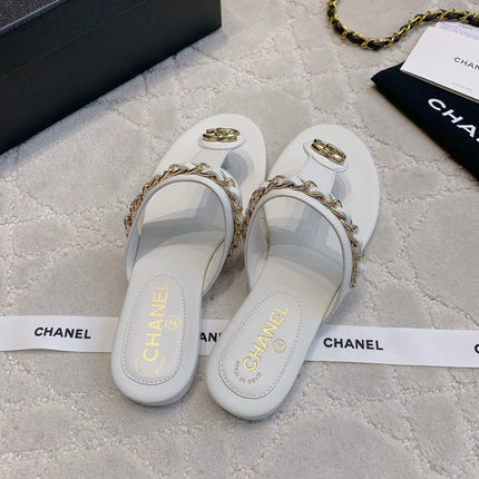 CC THONG SLIPPERS IN WHITE LAMBSKIN MIX CHAIN