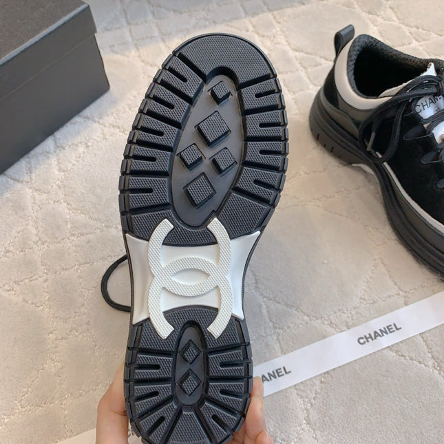 CHANEL 25S TRAINERS 40MM IN BLACK AND WHITE CALFSKIN AND SUEDE
