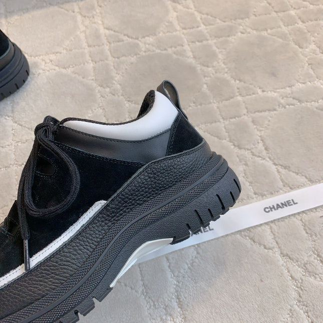 CHANEL 25S TRAINERS 40MM IN BLACK AND WHITE CALFSKIN AND SUEDE
