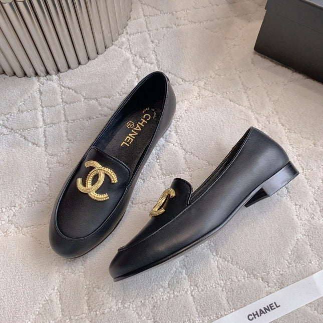 CHANEL 25S LOAFERS WITH LARGE LOGO IN BLACK CALFSKIN GOLD HARDWARE