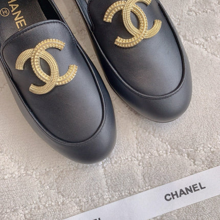 CHANEL 25S LOAFERS WITH LARGE LOGO IN BLACK CALFSKIN GOLD HARDWARE