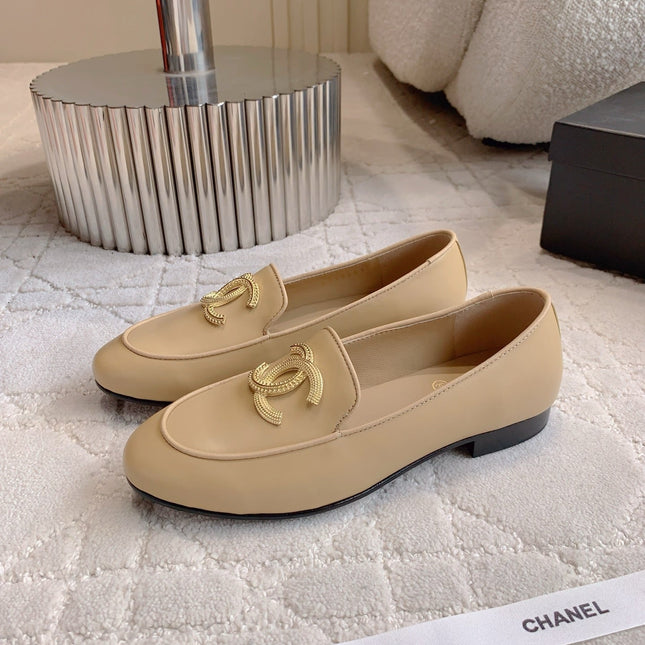 CHANEL 25S LOAFERS WITH LARGE LOGO IN LIGHT CARAMEL CALFSKIN GOLD HARDWARE