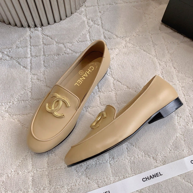 CHANEL 25S LOAFERS WITH LARGE LOGO IN LIGHT CARAMEL CALFSKIN GOLD HARDWARE