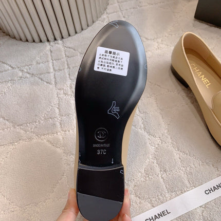 CHANEL 25S LOAFERS WITH LARGE LOGO IN LIGHT CARAMEL CALFSKIN GOLD HARDWARE