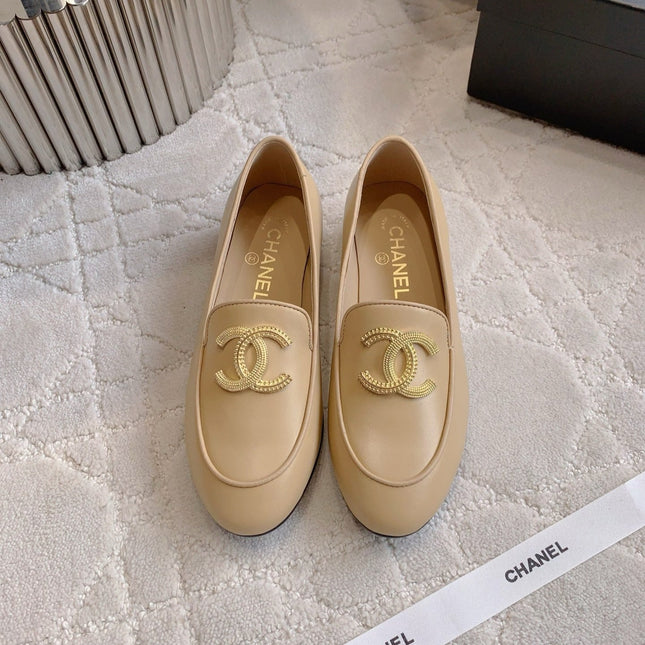 CHANEL 25S LOAFERS WITH LARGE LOGO IN LIGHT CARAMEL CALFSKIN GOLD HARDWARE