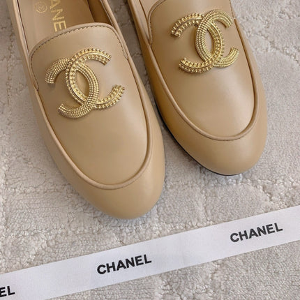 CHANEL 25S LOAFERS WITH LARGE LOGO IN LIGHT CARAMEL CALFSKIN GOLD HARDWARE