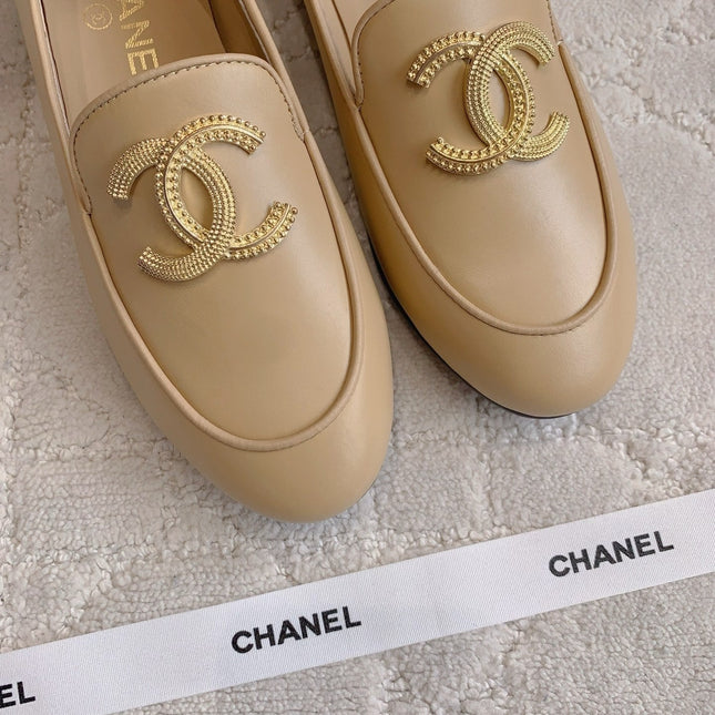 CHANEL 25S LOAFERS WITH LARGE LOGO IN LIGHT CARAMEL CALFSKIN GOLD HARDWARE