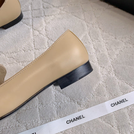 CHANEL 25S LOAFERS WITH LARGE LOGO IN LIGHT CARAMEL CALFSKIN GOLD HARDWARE