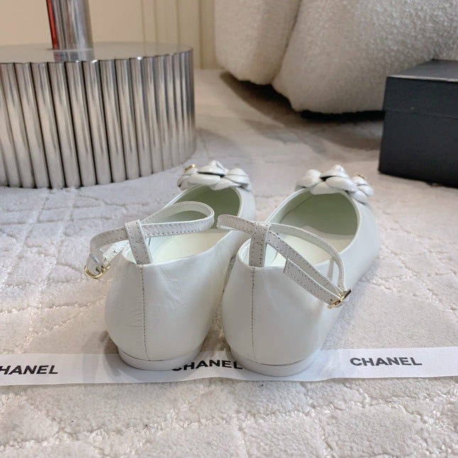 CHANEL 25S CAMELLIA SQUARE TOE FLATS IN WHITE CALFSKIN GOLD HARDWARE