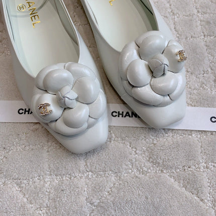 CHANEL 25S CAMELLIA SQUARE TOE FLATS IN WHITE CALFSKIN GOLD HARDWARE
