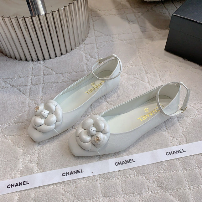 CHANEL 25S CAMELLIA SQUARE TOE FLATS IN WHITE CALFSKIN GOLD HARDWARE