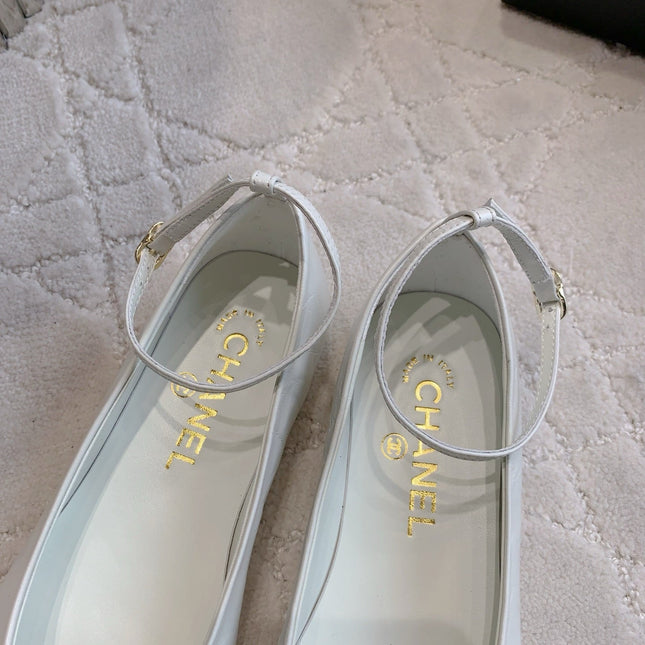 CHANEL 25S CAMELLIA SQUARE TOE FLATS IN WHITE CALFSKIN GOLD HARDWARE