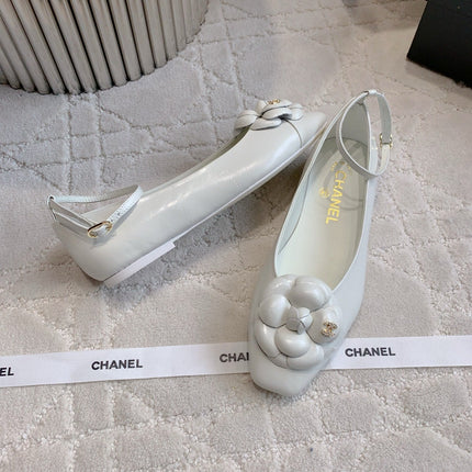 CHANEL 25S CAMELLIA SQUARE TOE FLATS IN WHITE CALFSKIN GOLD HARDWARE