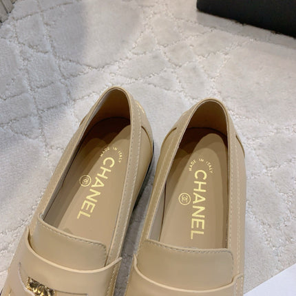 CHANEL 25S MOCCASINS IN BEIGE CALFSKIN GOLD HARDWARE