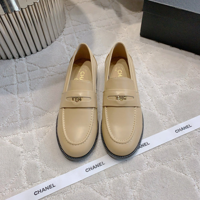 CHANEL 25S MOCCASINS IN BEIGE CALFSKIN GOLD HARDWARE