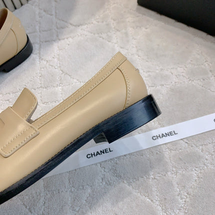 CHANEL 25S MOCCASINS IN BEIGE CALFSKIN GOLD HARDWARE
