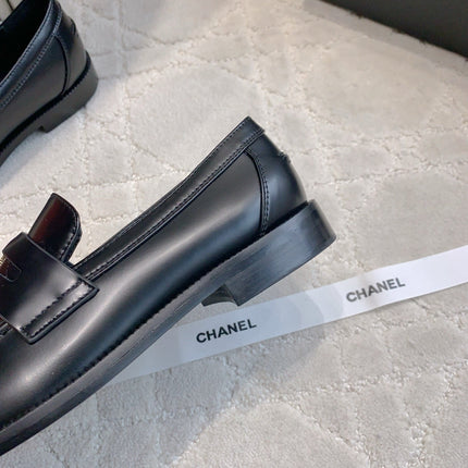 CHANEL 25S MOCCASINS IN BLACK SHINY CALFSKIN GOLD HARDWARE