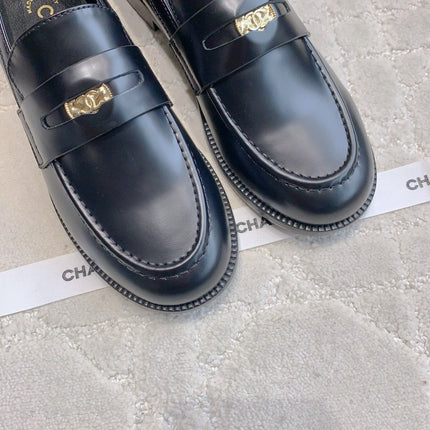CHANEL 25S MOCCASINS IN BLACK SHINY CALFSKIN GOLD HARDWARE