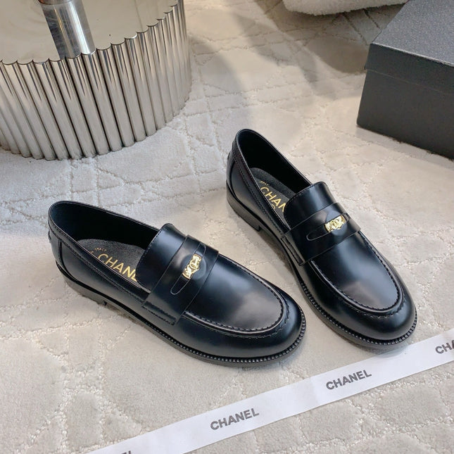 CHANEL 25S MOCCASINS IN BLACK SHINY CALFSKIN GOLD HARDWARE