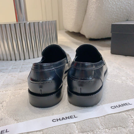 CHANEL 25S MOCCASINS IN BLACK SHINY CALFSKIN GOLD HARDWARE