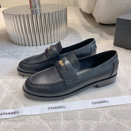 CHANEL 25S MOCCASINS IN BLACK CALFSKIN GOLD HARDWARE