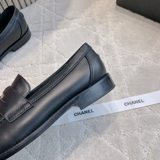 CHANEL 25S MOCCASINS IN BLACK CALFSKIN GOLD HARDWARE